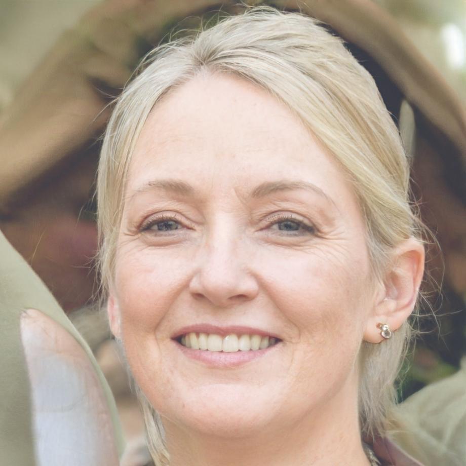 Portraitfoto von Geschäftsführerin